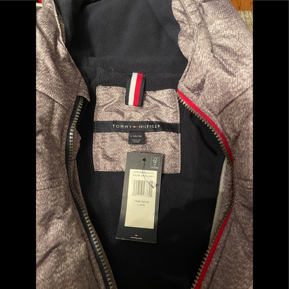Tommy Hilfiger Fleece Lined Hooded Puffer Jacket🖤 - Picture 3 of 10